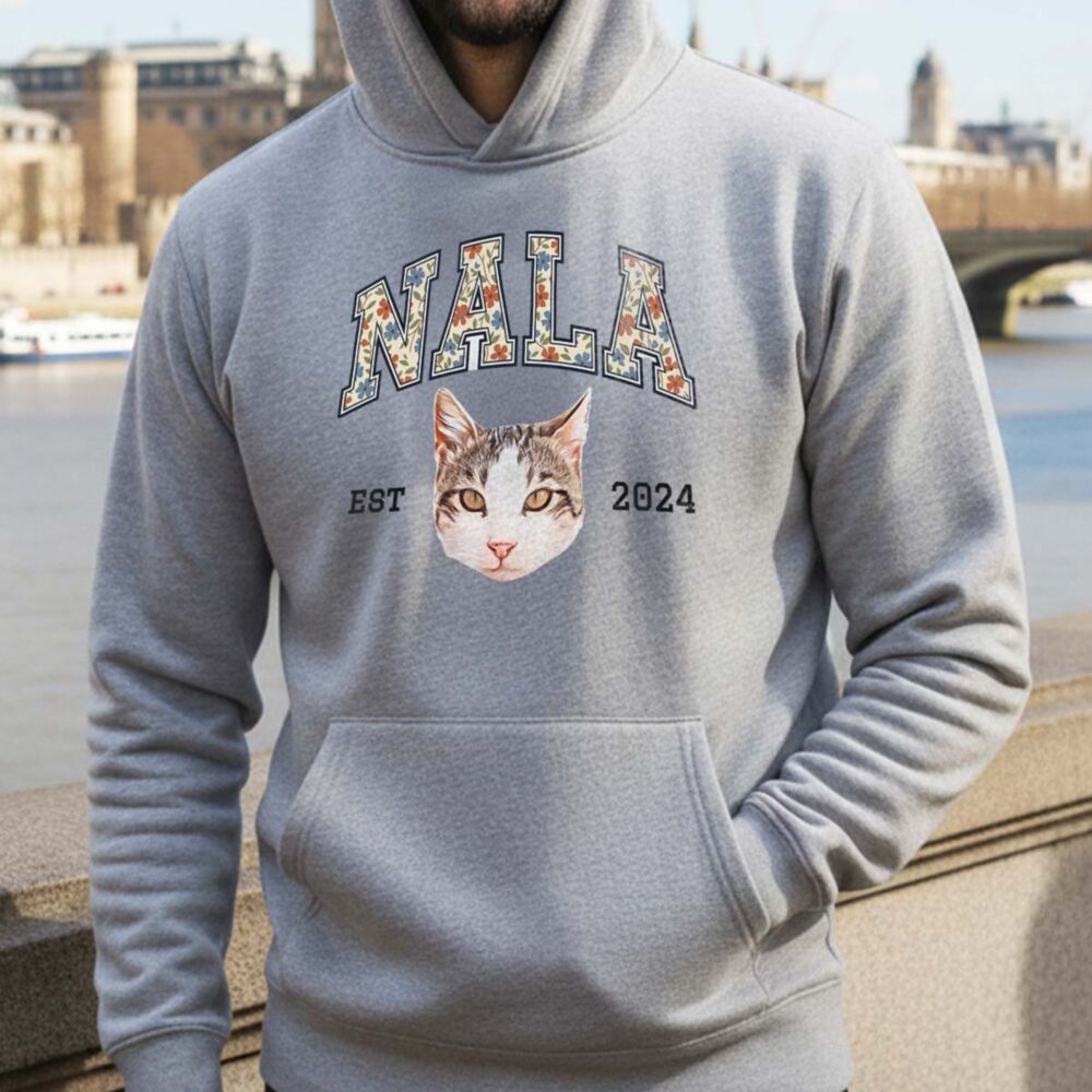 Personalisierter Kapuzenpullover mit Haustier-Porträt, Namen und Jahr – College Design