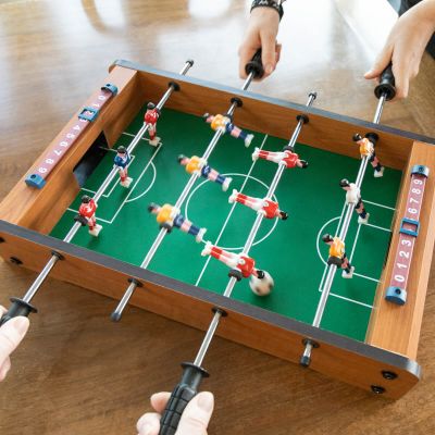 Le baby-foot a ses propres jeux d'alcool pour des soirées entre amis!