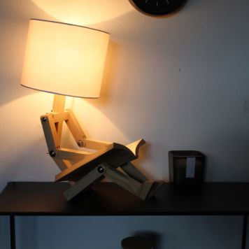 Lampe en bois assise Emil