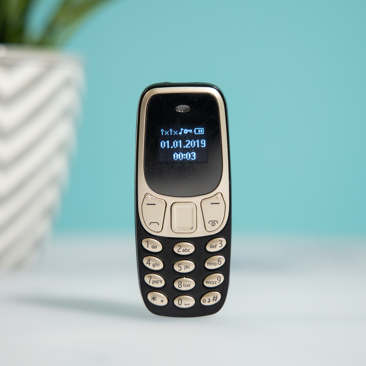Le Plus Petit Téléphone au Monde