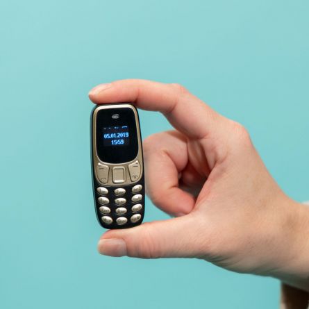 Le Plus Petit Téléphone au Monde
