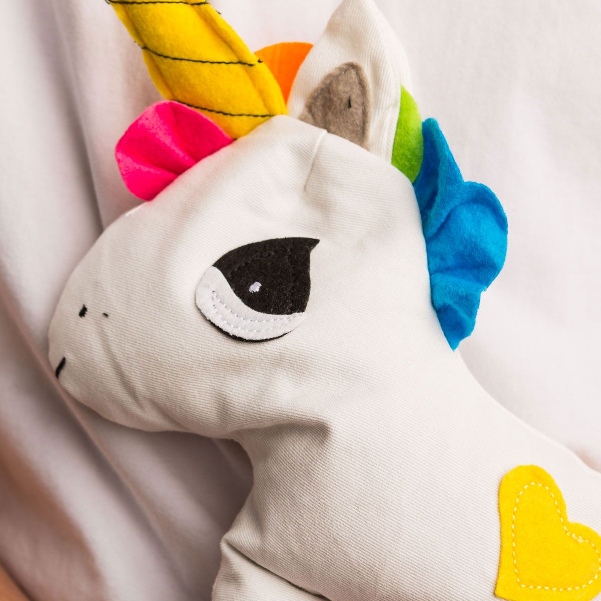 licorne géante en peluche